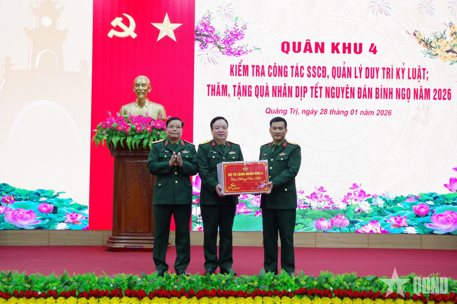 Quân khu 4 kiểm tra, chúc Tết tại Quảng Trị